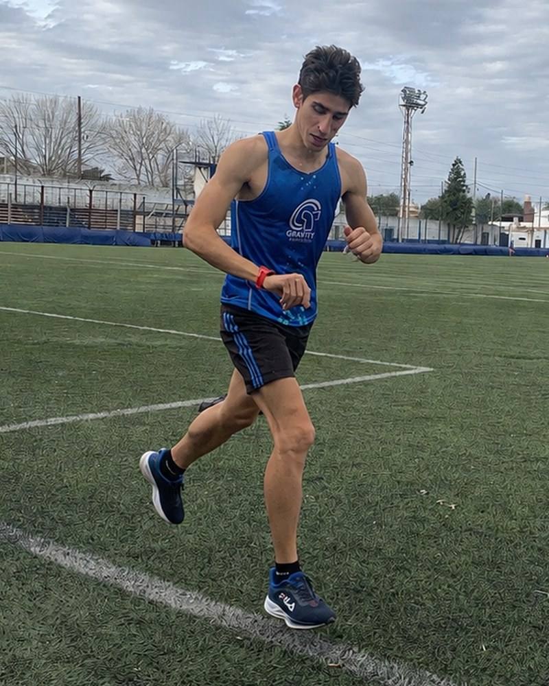 Ezequiel Sayago, fundador y entrenador de Gravity Run Club