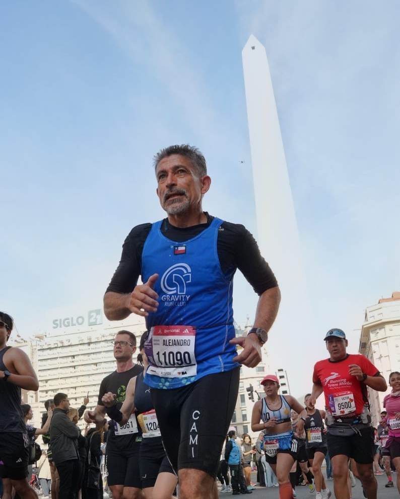 Alejandro con la camiseta de Gravity en el Maratón de Buenos Aires