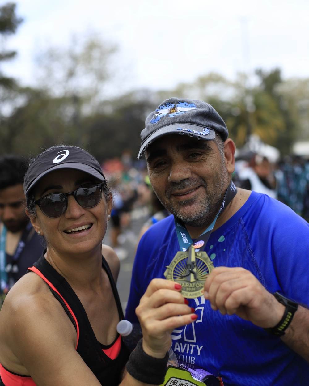Marcelo con su medalla del Maratón de Buenos Aires